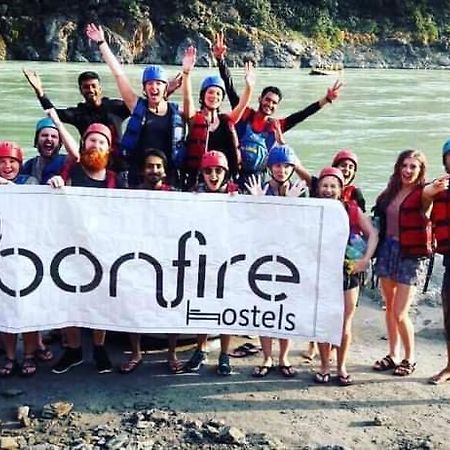 Bonfire Hostels Rishīkesh Buitenkant foto