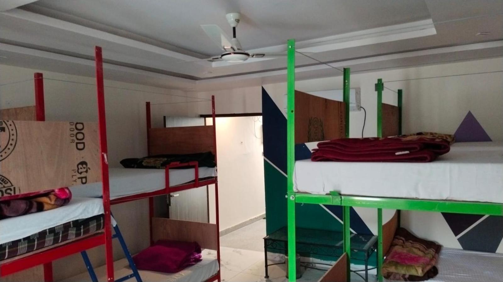 Bonfire Hostels Rishīkesh Buitenkant foto