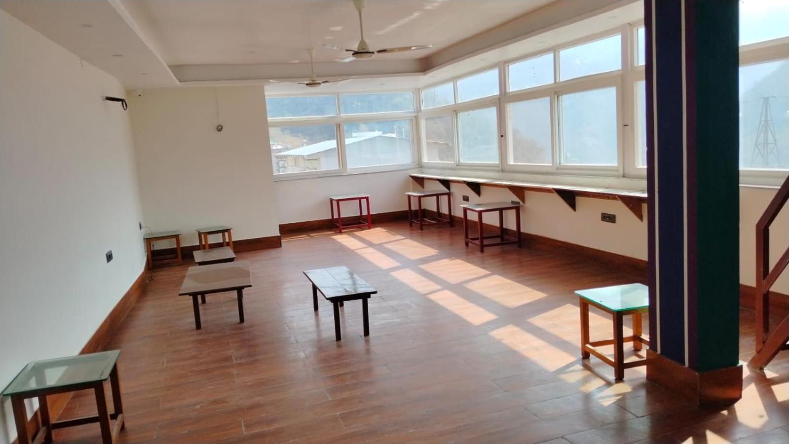 Bonfire Hostels Rishīkesh Buitenkant foto