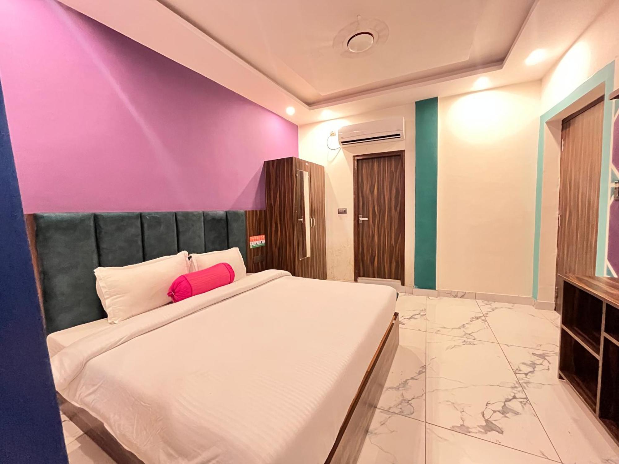 Bonfire Hostels Rishīkesh Buitenkant foto