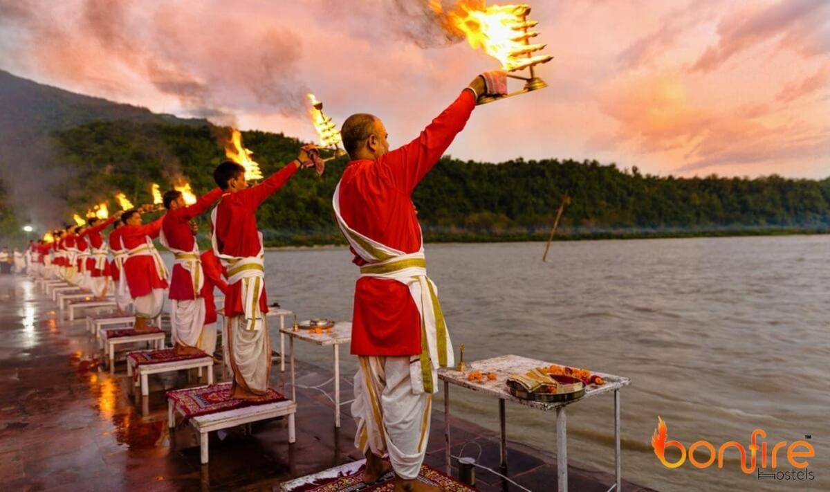 Bonfire Hostels Rishīkesh Buitenkant foto